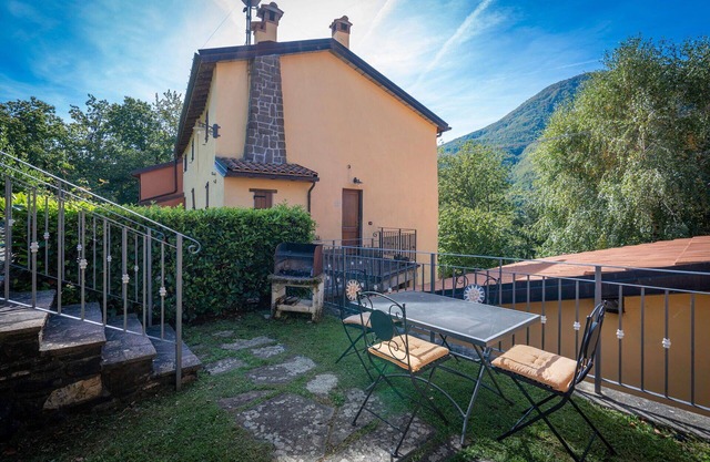 Cosy apartment for 4 guests with WIFI, pool, TV and pets allowed