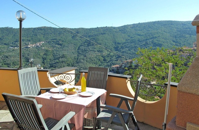 Cosy apartment for 5 guests with WIFI, TV, terrace, panoramic view and parking