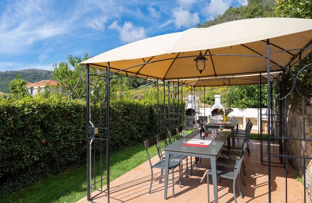 Cosy apartment for 6 people with WIFI, pool, TV, patio and panoramic view