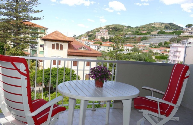 Cosy apartment for 4 guests with WIFI, balcony and parking