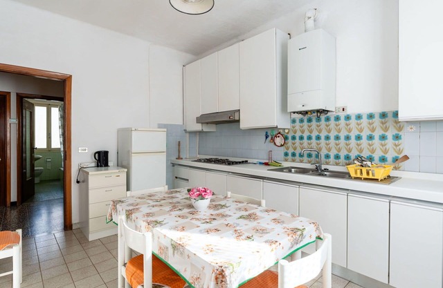 Cosy apartment for 5 guests with WIFI, balcony and parking