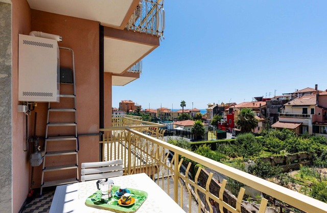 Cosy apartment for 5 guests with WIFI, balcony and parking