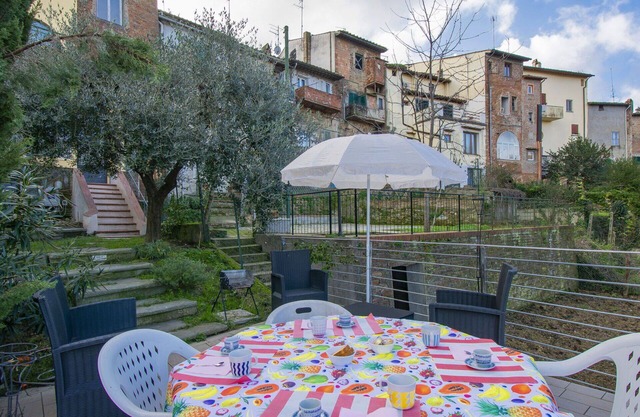 Cosy apartment for 4 people with WIFI, A/C, TV, pets allowed and parking