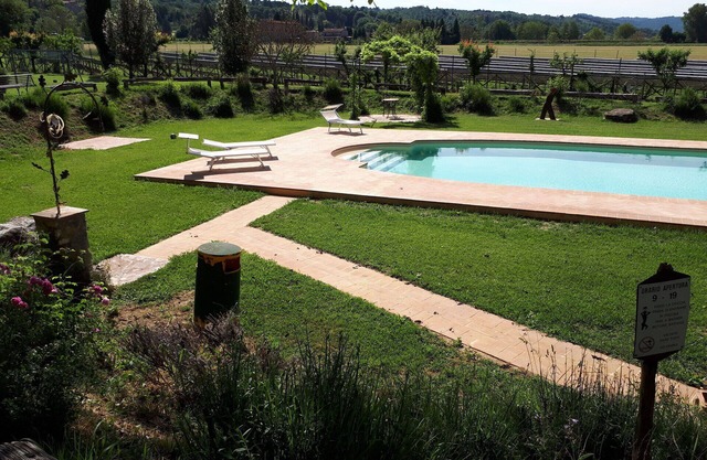 Cosy apartment for 4 guests with pool, WIFI and parking