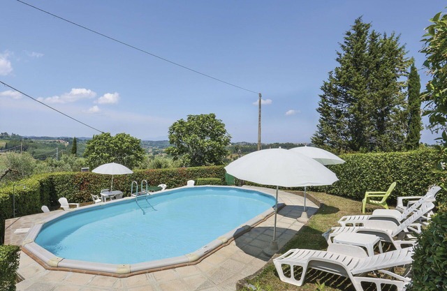 Cosy apartment in villa for 2 guests with A/C, pool, TV, patio, pets allowed and parking