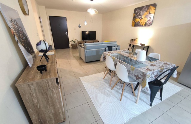 Cosy apartment in residence in the center of St Denis