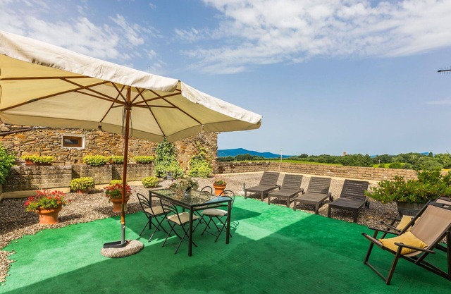 Cosy apartment in villa for 6 people with A/C, WIFI, pool and patio
