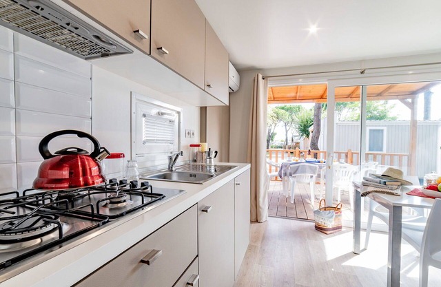 Cosy apartment in villa for 6 guests with A/C, pool, WIFI, TV and terrace