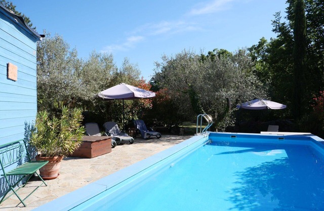 Cosy apartment in villa for 4 guests with pool, terrace, pets allowed and parking