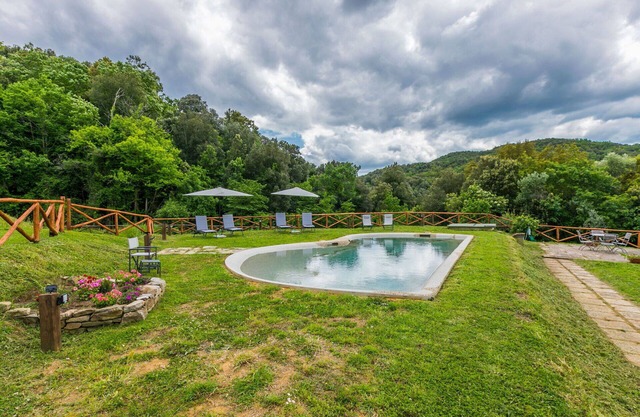 Cosy apartment in villa for 4 people with WIFI, pool, A/C, TV, pets allowed and parking