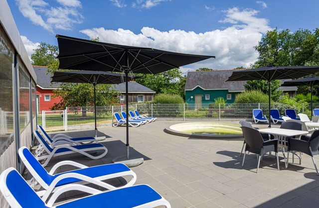 Cosy apartment in villa for 6 people with internet, pool, TV, terrace and pets allowed