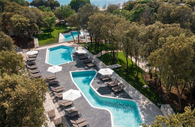 Cosy apartment in villa with WIFI, private pool, A/C, TV, terrace, pets allowed and parking