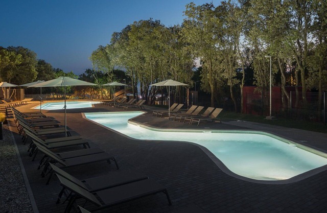 Cosy apartment in villa with private pool, A/C, hot tub, WIFI, TV, terrace, pets allowed, parking