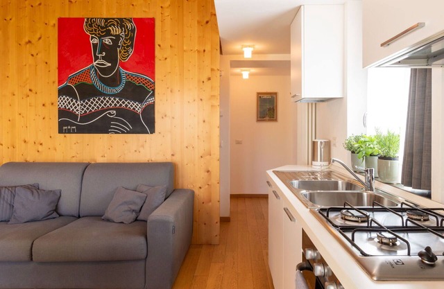 Cosy apartment in villa for 10 people with WIFI, terrace and parking