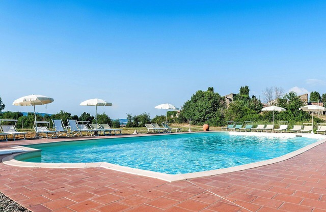 Cosy apartment in villa for 4 guests with pool, WIFI, TV, terrace and pets allowed