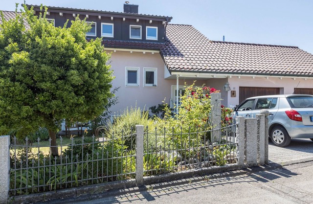 Cosy Apartment “Rosengarten” close to Lake Constance with Wi-Fi, Terrace & Garden