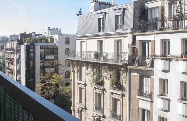 Cosy apartment with balcony in the heart of Paris