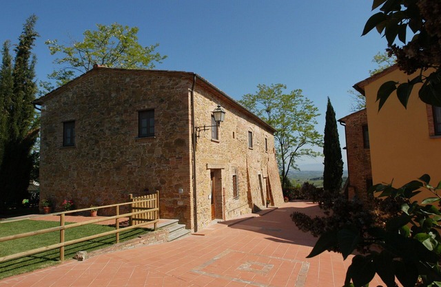 Cosy apartment with WIFI, pool, A/C, TV, pets allowed and parking, close to San Gimignano