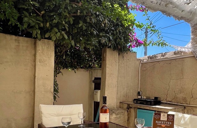 Cosy beachfront house with patio