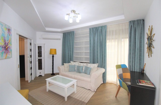 Cosy central apartment near to the train station!