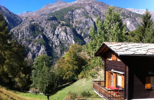 Cosy chalet with mountain views