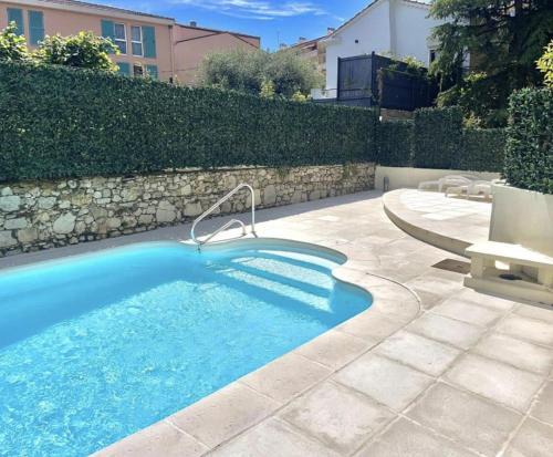 Cosy & Chill Studio avec piscine résidentielle & Proche centre ville- IDéal pour couple et professionels