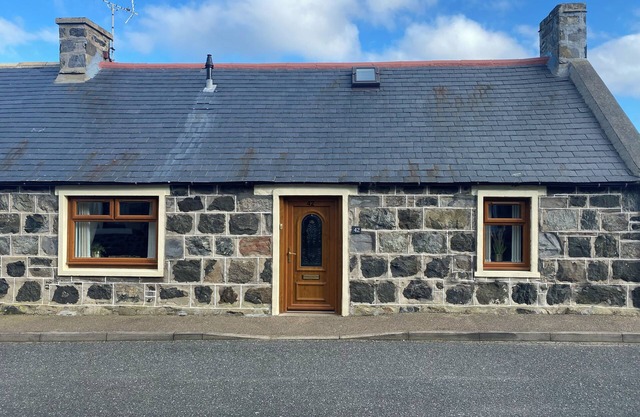 Cosy coastal cottage in Portsoy, Scotland with beautiful sea views