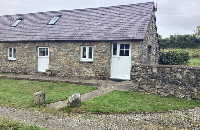 Cosy, comfortable, quiet location, close to Pembs coast path,