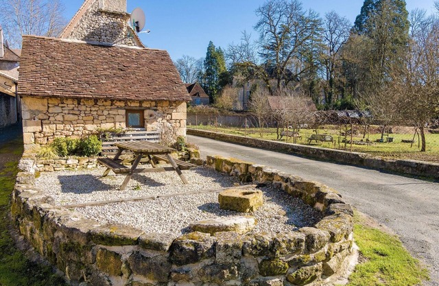 Cosy cottage with garden