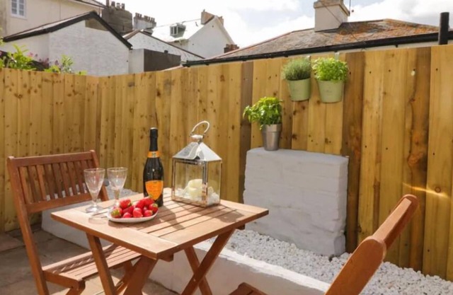 Cosy cottage close to Torquay’s main harbour and seafront