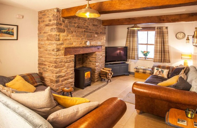 Cosy cottage in hamlet with pub, near Brecon - children and/or dogs welcome!