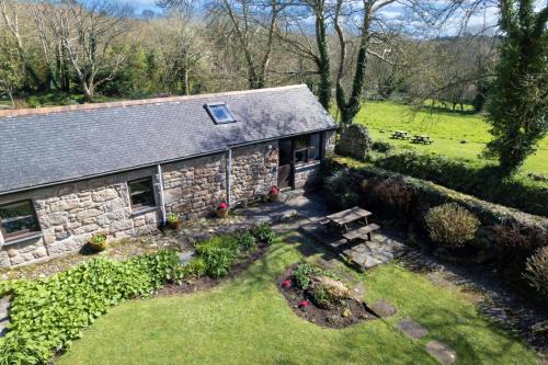 Cosy cottage in the beautiful Lamorna Valley - walk to the pub & sea