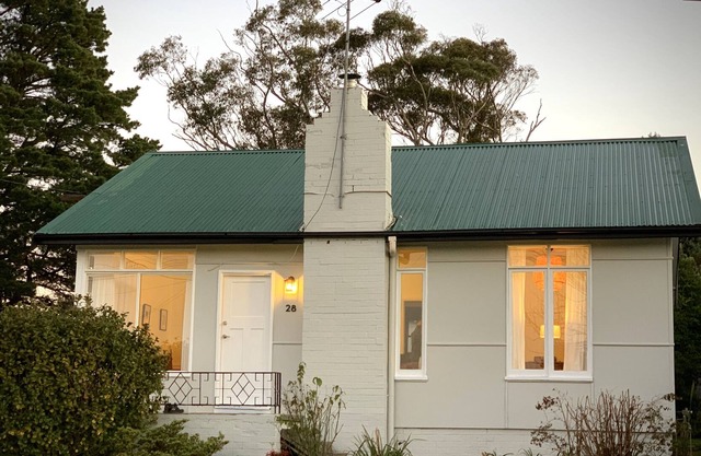 Cosy Cottage near scenic trails