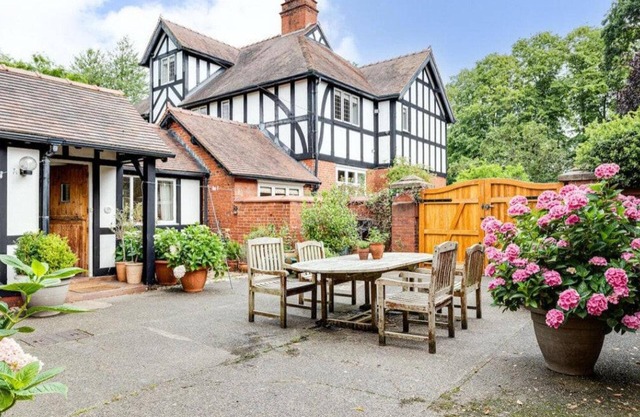 Cosy Cottage Retreat Next to Famous White Horse!