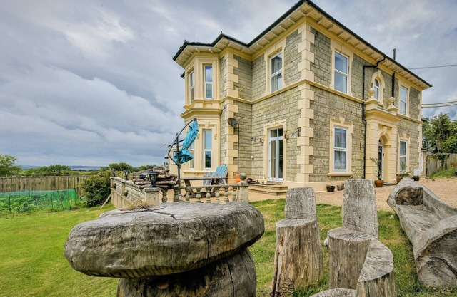 Cosy Dubarry Downs Apartment with Hot Tub, Wi-Fi, Parking & Dog Friendly.