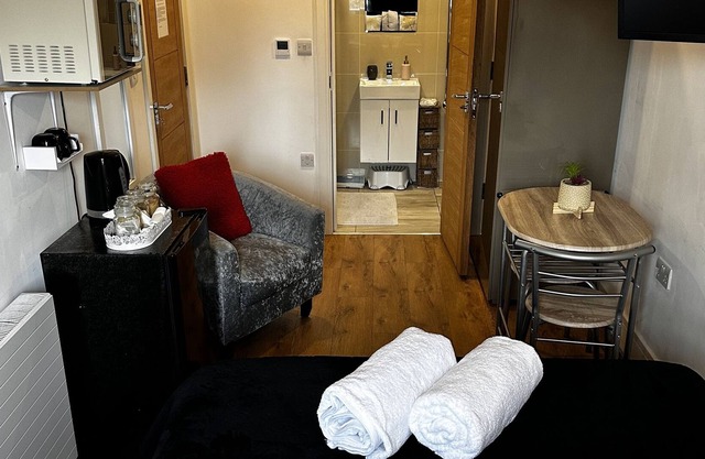 Cosy En-suite in Clapham Commom, zone 2, close to the station