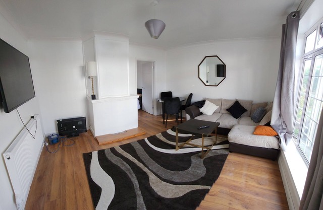 Cosy Family home with (Spa,hottub,Jacuzzi), 5 mins from LUTON-AIRPORT