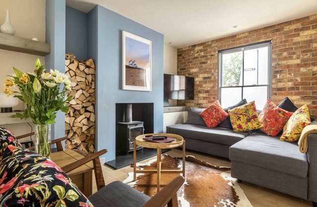 Cosy Fisherman’s Cottage, minutes from High Street, Harbour & Beach