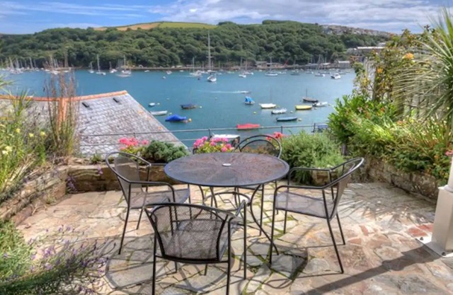 Cosy Flat for two with stunning estuary views