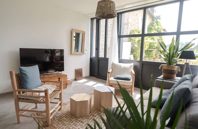 Cosy gîte with tennis court 15 minutes from the sea (Baie du Mont St Michel)