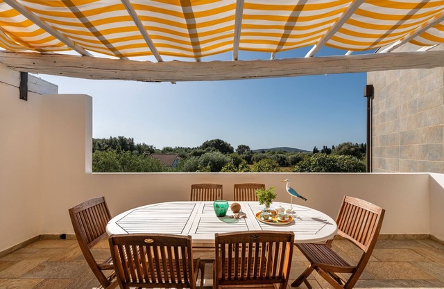 Cosy Holiday Apartment "Villa Fico 2" with Balcony, Garden and Air Conditioning