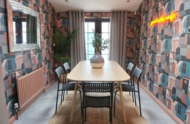 Cosy & Modern Family Style House