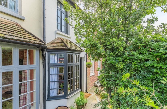 Cosy Pieman’s Cottage, Pulborough – South Downs Escape
