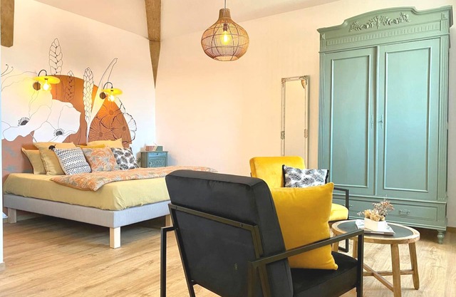 Cosy studio village and beach on foot