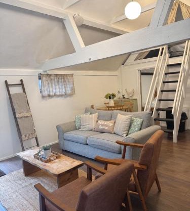 Cotswolds Farm Stay The Henloft