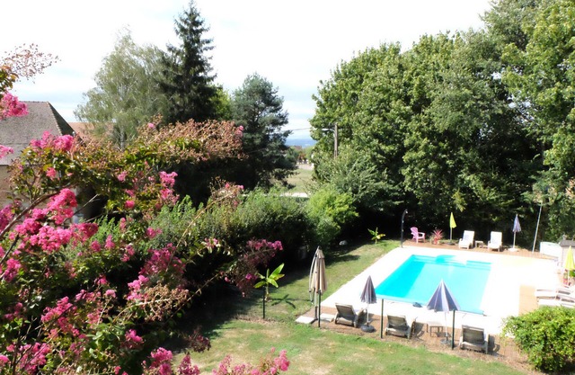 Cottage 10 people in a park with swimming pool