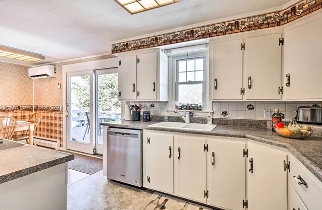 Cottage 3 Miles to Dwntwn & Bangor Waterfront