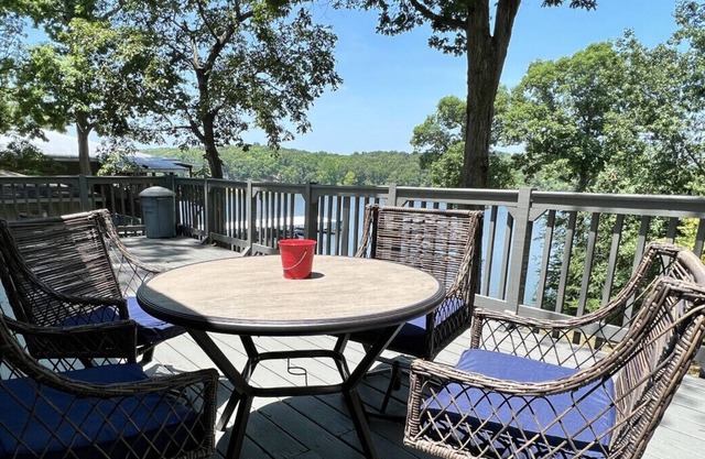 Cottage 6 - Lakefront Cottage on Kentucky Lake - Sleeps 8 - Pet Friendly!