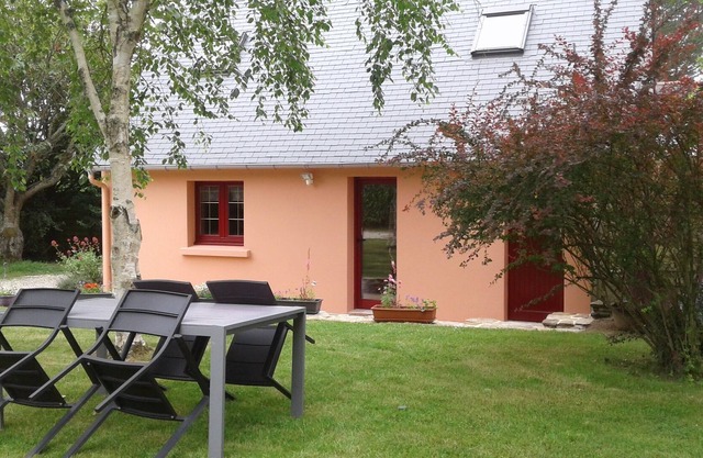 Cottage between land and sea