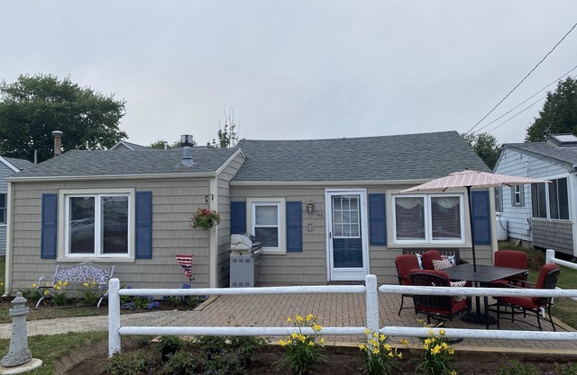 Cottage by the shore in the quaint neighborhood of Snug Harbor